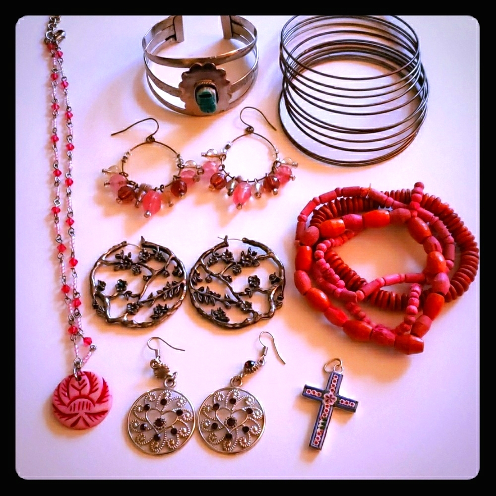 Assortment of costume jewelry, Pink Broken Bracelet
